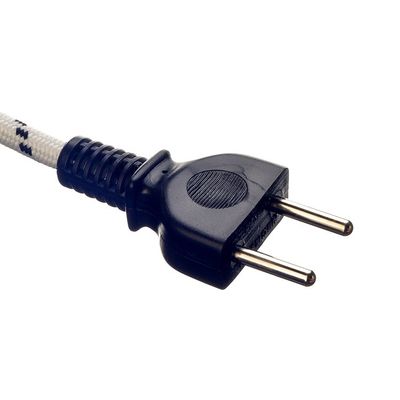 2 cordões de energia de pinos no Paquistão Karachi Cabos de fio trançado para ferro 1.8m Tratamento de acabamento branco Tubo de contração térmica e tubo de fibra de vidro