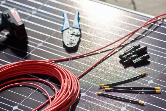 Cable de energia solar de 4 mm2 e 6 mm2 com isolamento XLPE e certificação TUV